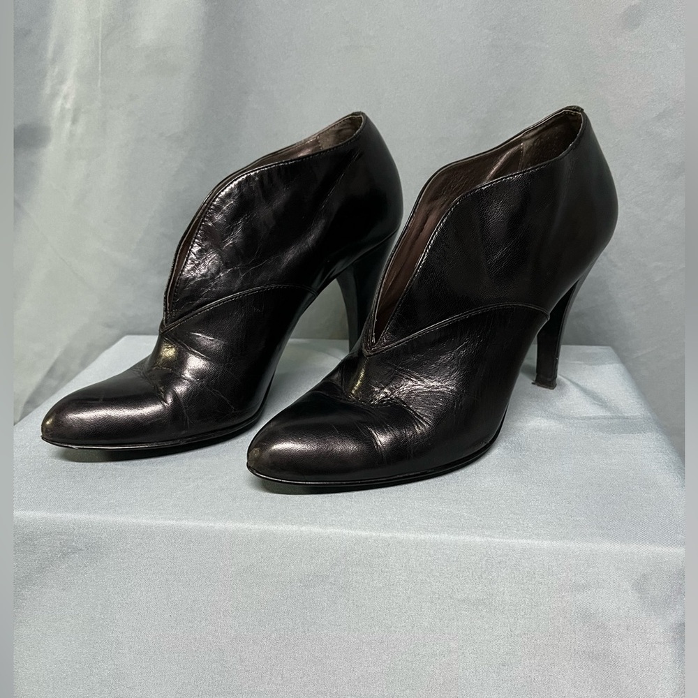 Calvin Klein leather ankle booties, size 8
